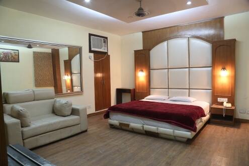 Raunak Plaza, New Delhi 4
